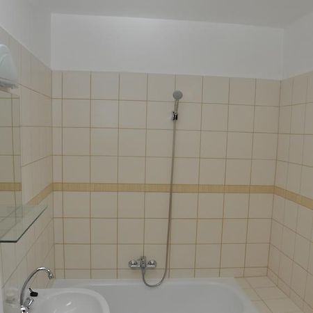 Sarok Apartmanhaz Szekszard Hotel Quarto foto